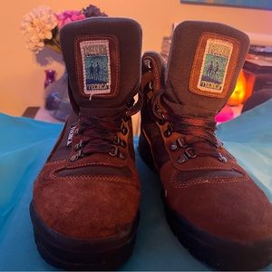 Vintage 90s hiking boots